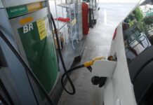 PEC dos combustíveis pode ampliar rombo nas contas públicas, avalia economista