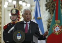 Partido Socialista do premiê António Costa vence as eleições em Portugal