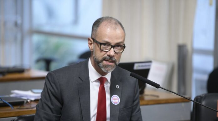 Presidente da Anvisa rebate Bolsonaro, nega corrupção na agência e cobra retratação