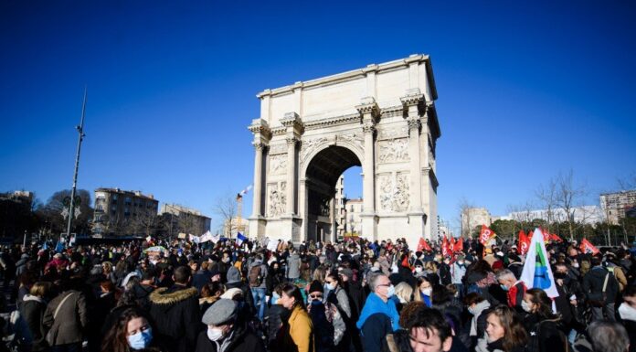 Professores da França entram em greve para denunciar ‘políticas confusas’ contra a Covid-19 em escolas