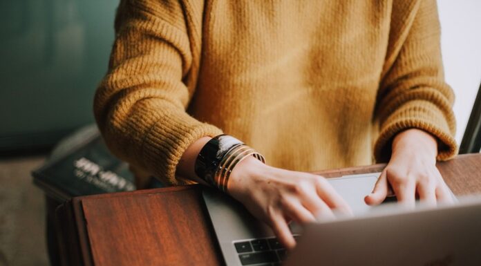 Quem está deprimido não tem energia para escrever textão brega e fazer cara de choro na internet