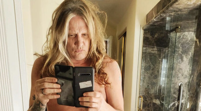 Sebastian Bach se compara a Britney Spears após perder 16kg