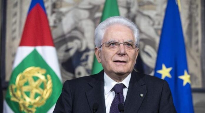Sergio Mattarella é reeleito presidente da Itália