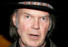Spotify perde Neil Young após ficar do lado de podcast que comparou vacinação ao nazismo