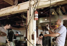 Sunny Day Real Estate, banda pioneira do Emo, anuncia turnê de reunião