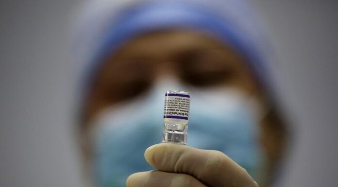 Juiz dos EUA derruba ordem de Biden para que funcionários federais se vacinem