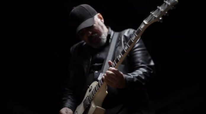 Val Santos lança clipe da faixa ‘Fire’; assista