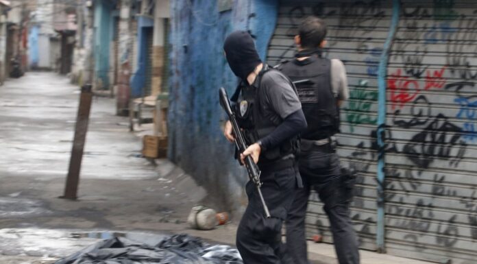 74% das escolas municipais do Rio foram afetadas por tiroteios em 2019, aponta estudo