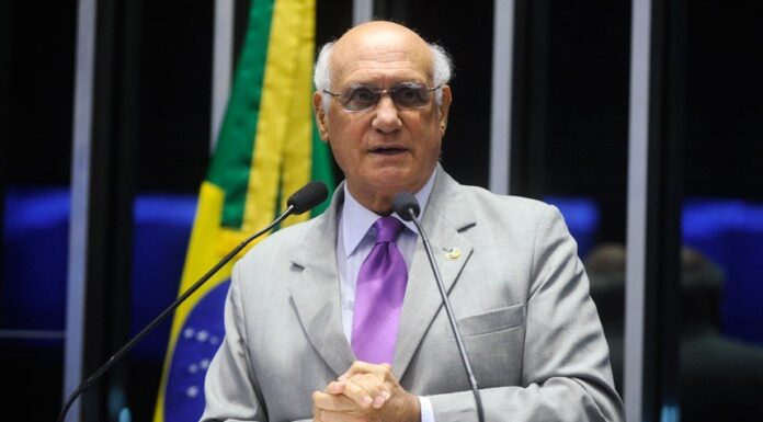 AO VIVO: Senador Lasier Martins é o entrevistado do Direto ao Ponto desta segunda; assista