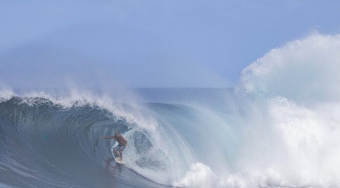 Aos 49 anos, Kelly Slater é campeão em Pipeline, na 1ª etapa do Mundial de Surfe