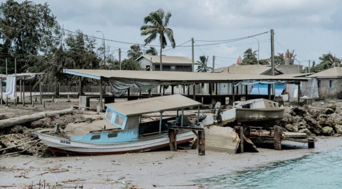 Devastada por tsunami, Tonga entra em lockdown após registrar primeiros casos de Covid-19