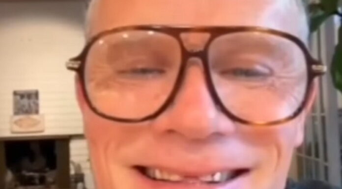 Flea diz que Red Hot Chili Peppers “fará shows em todos os lugares”