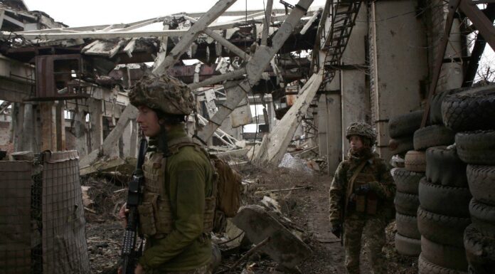 Forças russas continuam chegando à fronteira com Ucrânia, afirma Pentágono