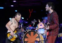 John Frusciante diz que membros do Red Hot Chili Peppers “passaram por cima de seus egos” para criar novo disco