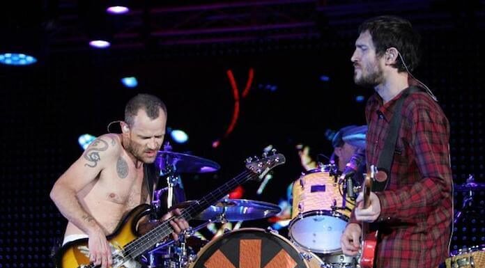 John Frusciante diz que membros do Red Hot Chili Peppers “passaram por cima de seus egos” para criar novo disco