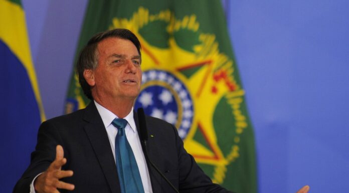 Justiça do DF proíbe que redes sociais do governo federal sejam usadas para promover Bolsonaro