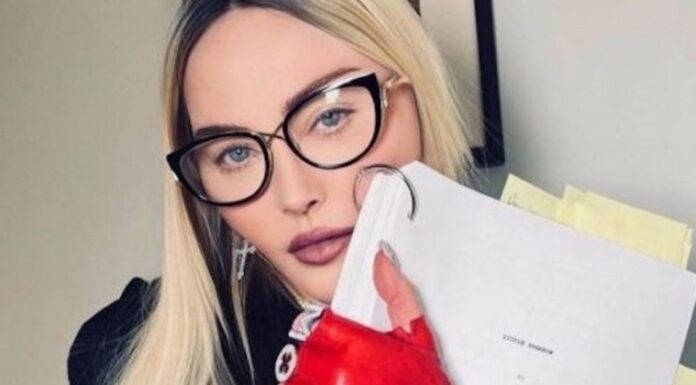 Madonna mostrando o roteiro de sua cinebiografia e muito mais nas imagens da semana – Música