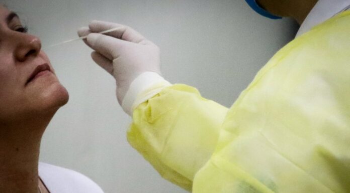 Ômicron recua e Portugal registra menor número de casos da Covid-19 em um mês