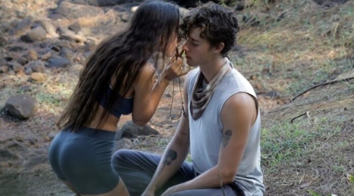 Shawn Mendes é visto fazendo ritual espiritual em praia no Havaí. Veja as fotos! – Música